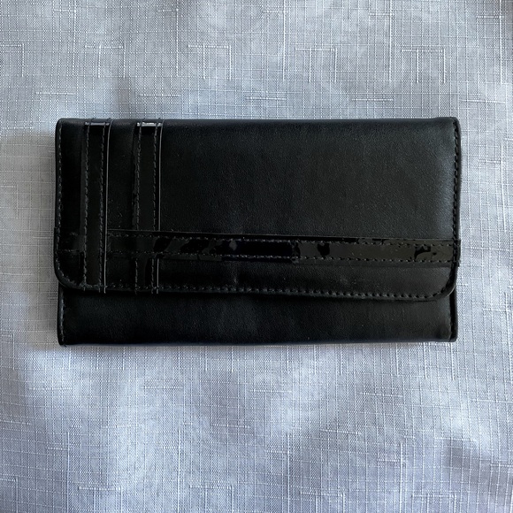 NWOT Avon Wallet with Multi Compartments - Picture 1 of 5